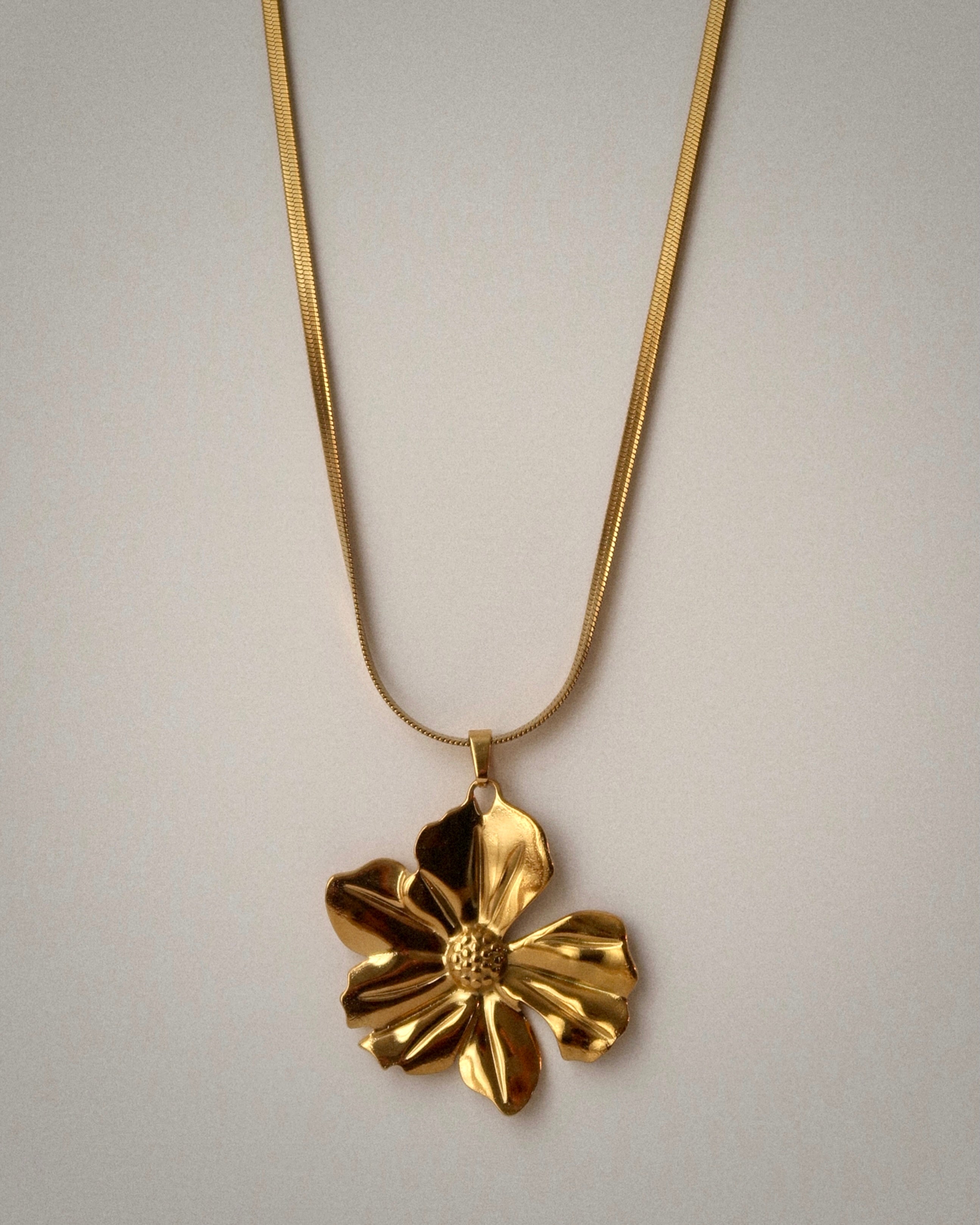 Noelia Floral Necklace