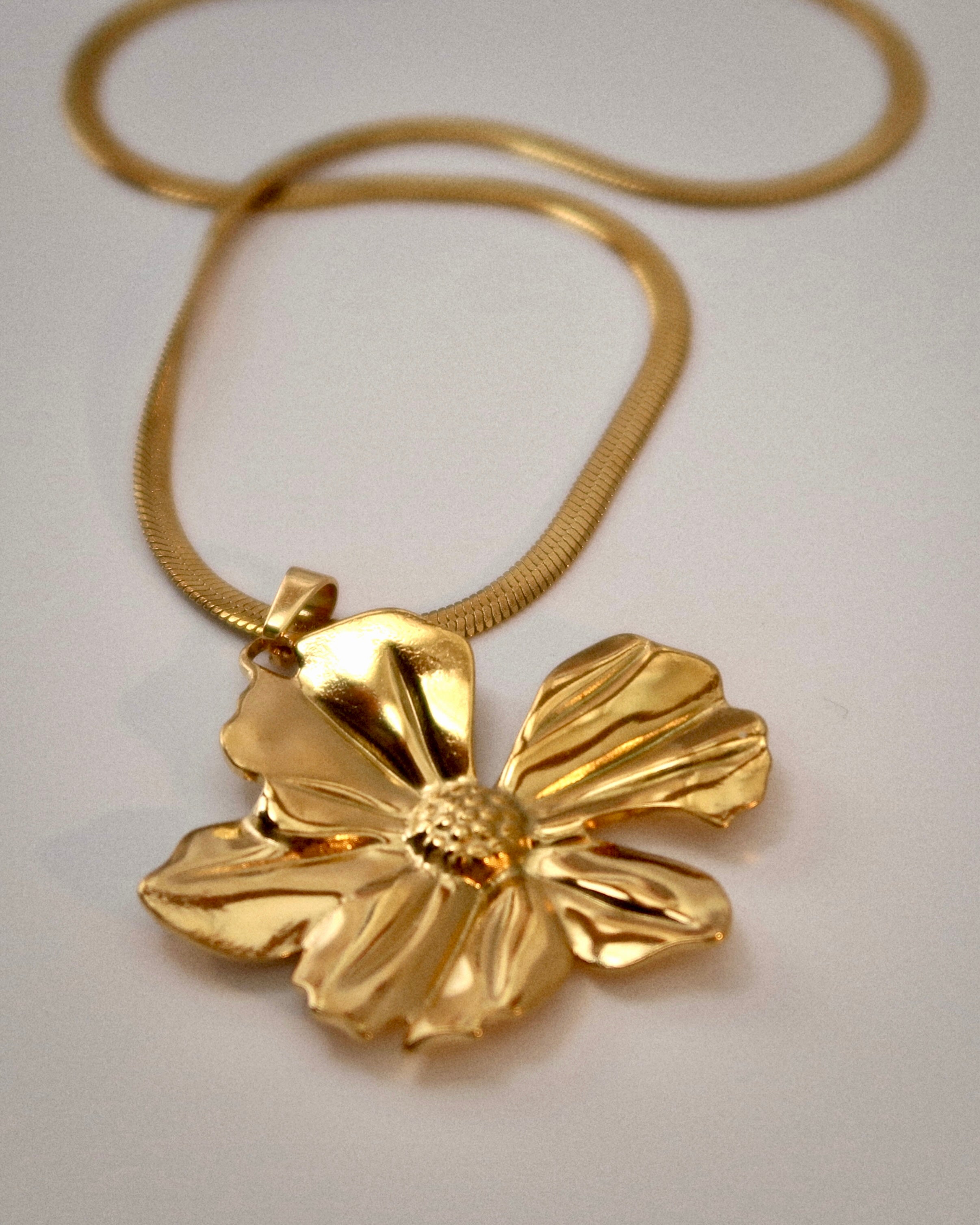 Noelia Floral Necklace
