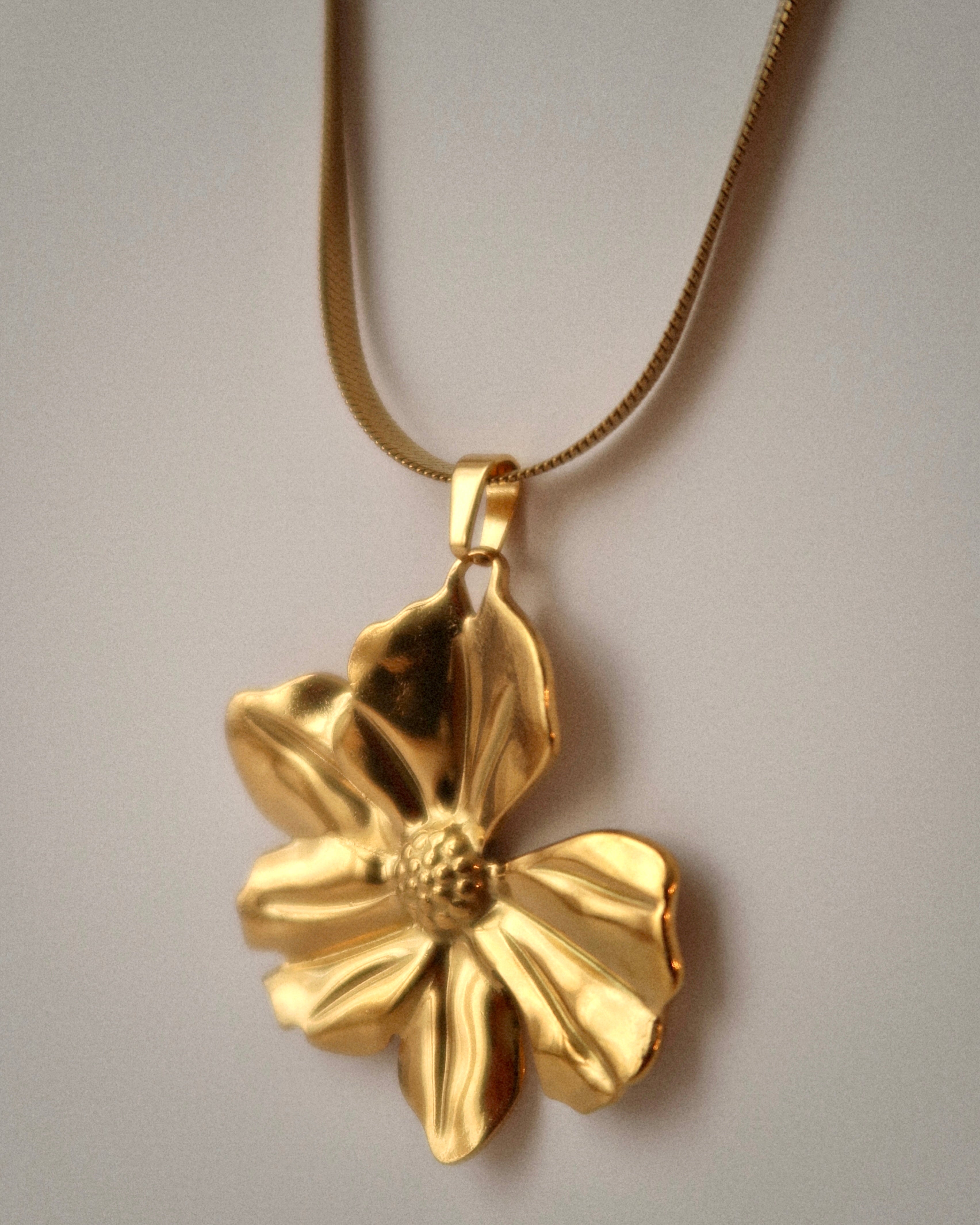 Noelia Floral Necklace