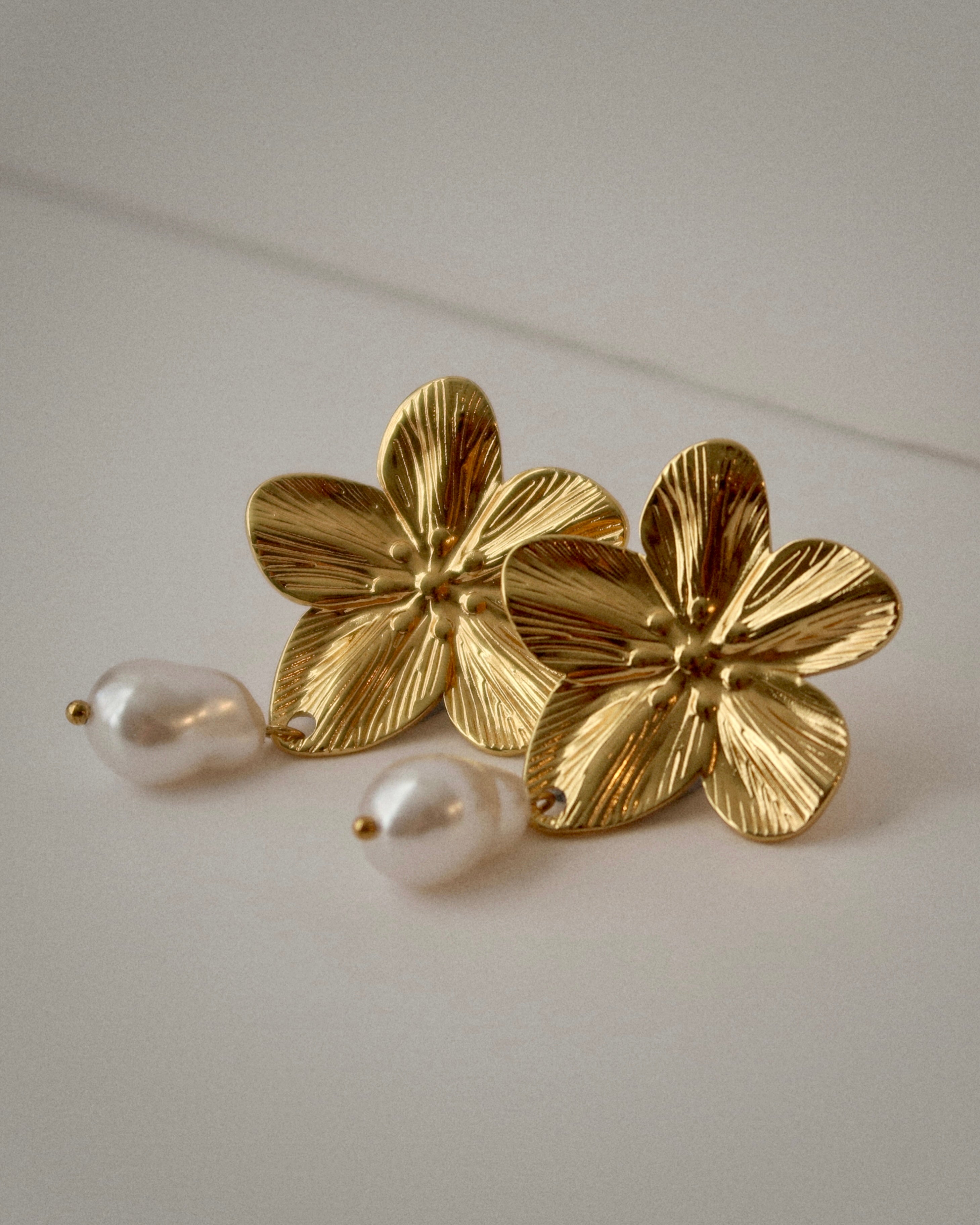 Yecenia Floral Pearl Earrings