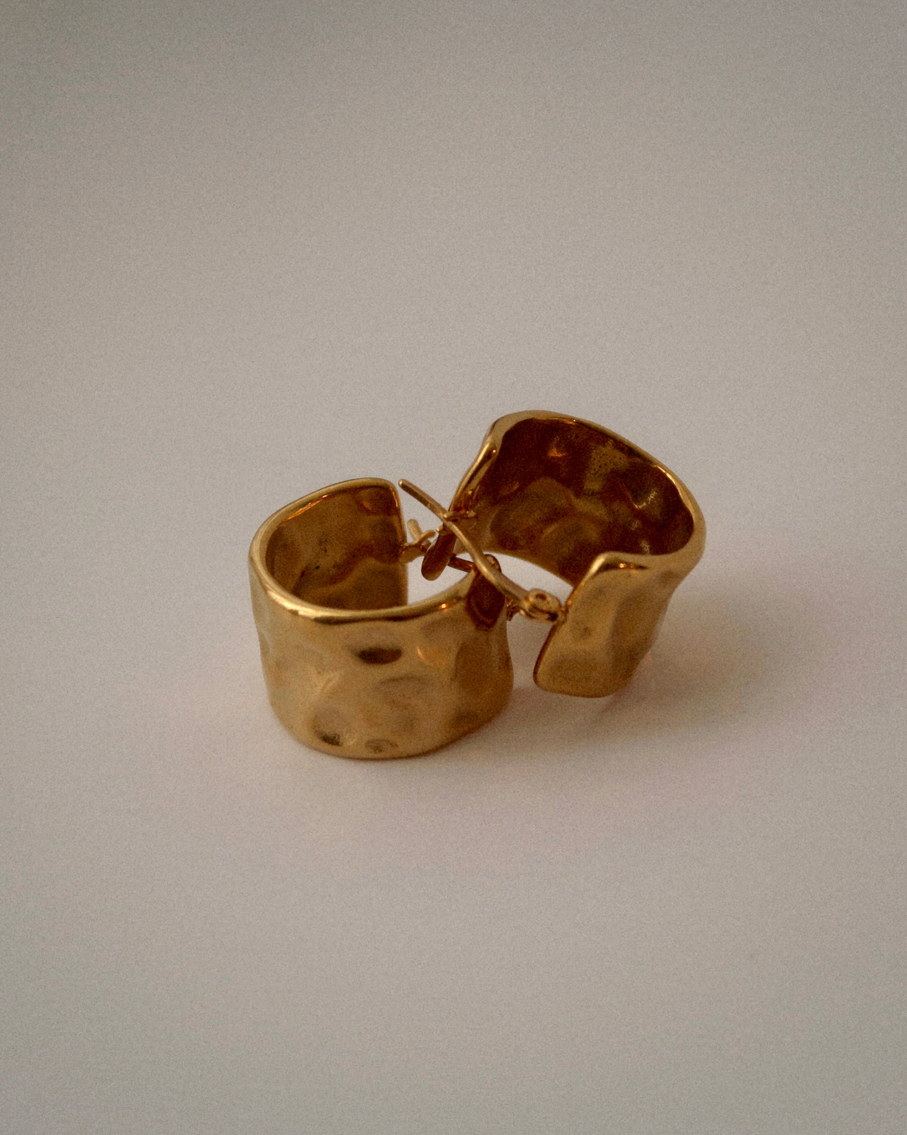 Luz Hoop Earrings