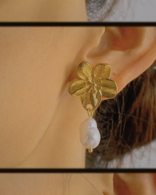 Yecenia Floral Pearl Earrings