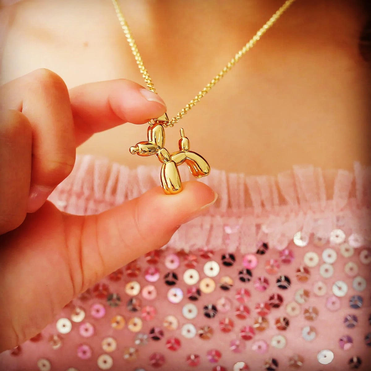 THE BALLOON DOG NECKLACE
